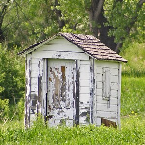 White Outhouse Rustic Photography, Rural America, 5 x 7 Wall Art, Old Out House