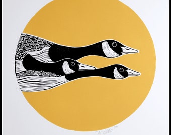 linogravure, oies en vol, bernaches du canada, art des oiseaux, imprimé à la main, signé, Mariann Johansen-Ellis