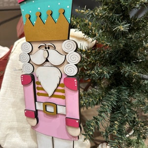 THE NUTCRACKER SHELF - SITTER - PINK main image 0