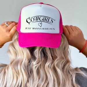 Cowgirls willen gewoon plezier hebben truckerpet. Baseballpet voor zomerconcert. Rodeo-truckerhoed. Cowboy westernhoed. Cadeau voor haar.