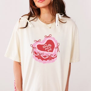 Coquette Cake Girl Bow Comfort Colors® Shirt Retro Y2K Oversized Graphic Females Girl Power Tee Feminist Trendy I&#39;m Literally Just a Girl