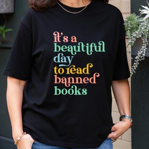 Read Banned Books T-Shirt: Librarian Bookworm Tee