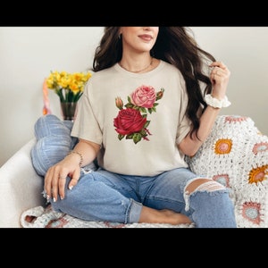 Flowers Graphic T Shirt / Vintage T Shirt / Streetwear / Graphic Tee / Made In USA