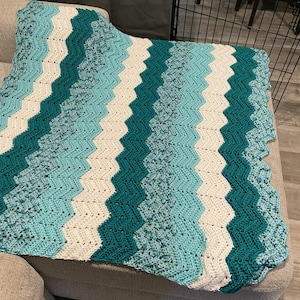 Blue Green Speckled Crochet Baby Blanket Pattern