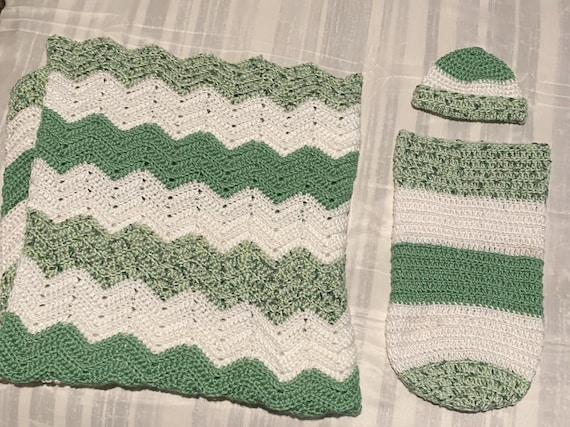 Green Speckled Baby Bundle Gift Set Crochet Pattern