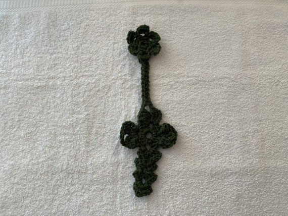Cross crochet heart bookmark with flower