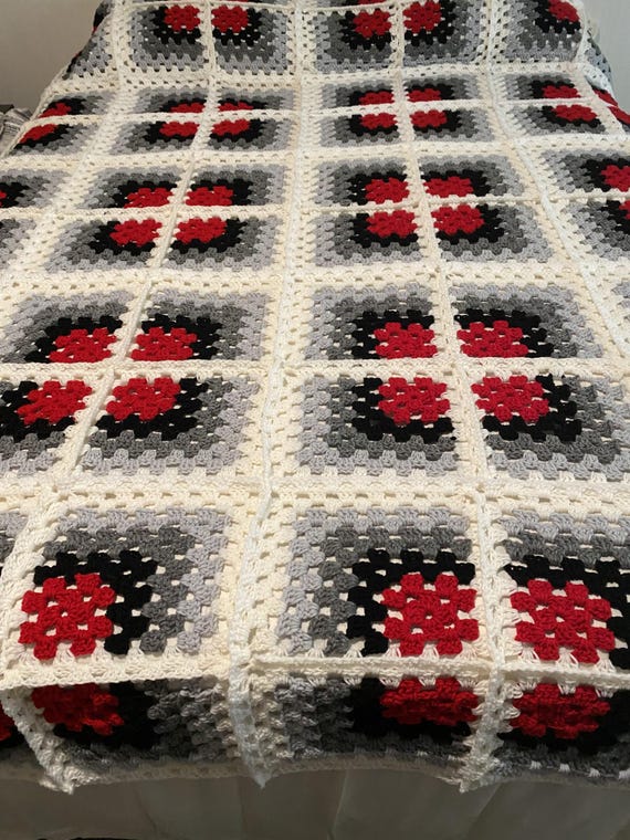 Christmas Granny Square Crochet Blanket Pattern