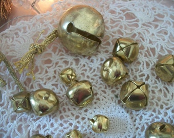 19 true vintage metal jingle bells in 4 sizes, gold tone metal, christmas decorations, crafts