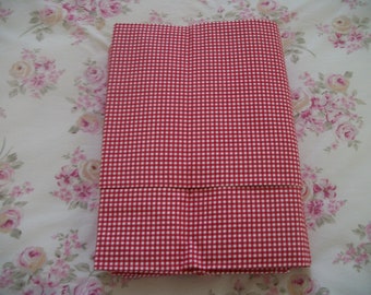 vintage ralph lauren flat sheet, red and white gingham, wendy pattern, USA in unused condition, standard, RL, 100% cotton, IRREGULAR