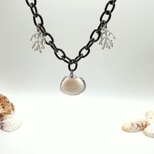 Shell necklace, pendant, artisanal jewelry, shell jewelry, white shell, corals, shell jewelry, beach jewelry, white necklace