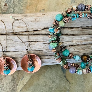 Turquoise and Copper Jewelry Set | Memory Wire Bracelet / Hammered Copper Disc Earrings | Natural Stone Boho Jewelry | Handmade Gift for Her