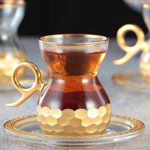 18-teiliges türkisches Teeset - Honeycomb Gold (6 Teetassen mit Griff + 6 Untertassen + 6 Glasteelöffel)