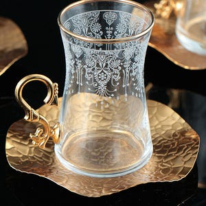 18-teiliges türkisches Teeset - April Gold (6 Tassen und 6 Untertassen 6 Glas Teelöffel)