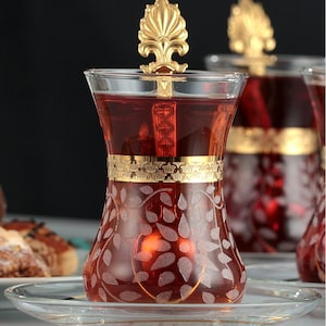 18-teiliges türkisches Teeset - Shirin Gold (6 Teetassen 6 Untertassen 6 Metalllöffel)