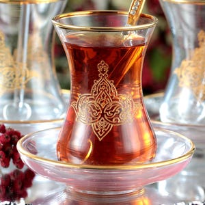 18-teiliges türkisches Teeset - Tulip Gold (6 Teetassen 6 Untertassen 6 Glasteelöffel)
