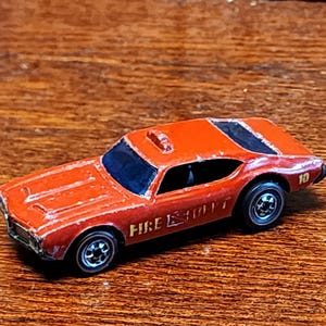 1969 Hot Wheels Redline Fire Dept Chief Olds 442 Diecast Miniature Car