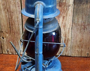 Vintage Dietz #30 Little Wizard Oil Lantern With Original Red