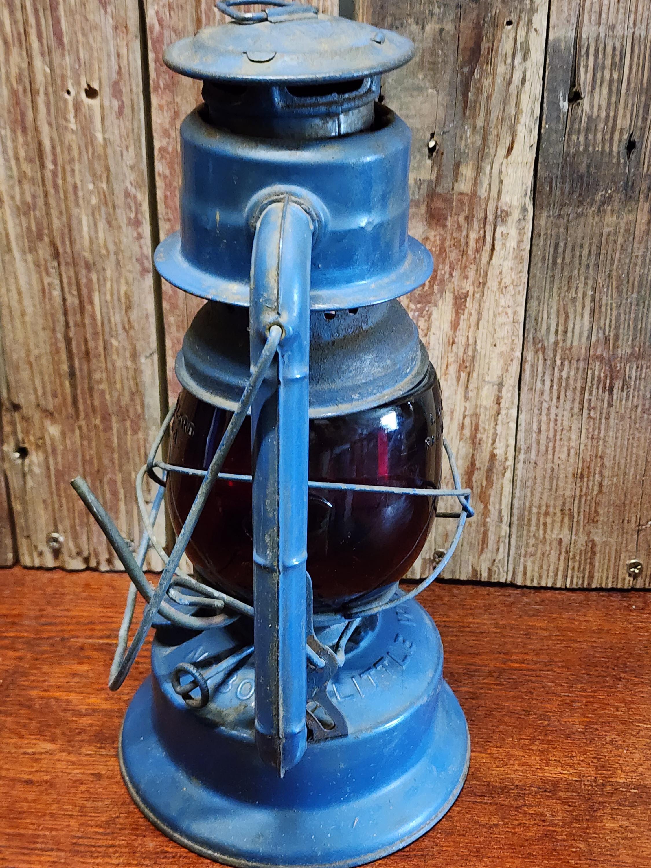 Vintage Dietz #30 Little Wizard Oil Lantern With Original Red