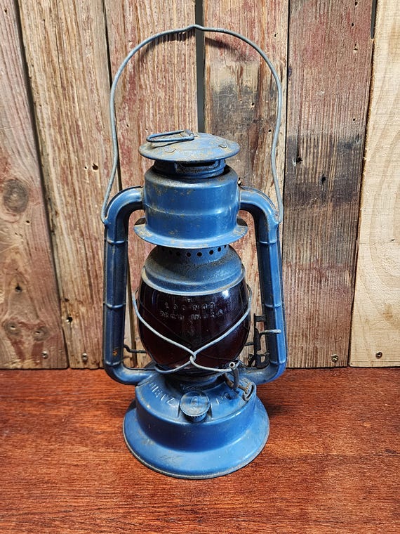 Vintage Dietz #30 Little Wizard Oil Lantern With Original Red