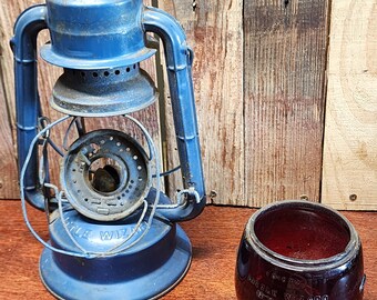 Vintage Dietz #30 Little Wizard Oil Lantern With Original Red