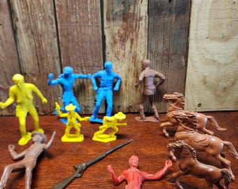 Vintage DOM Red Plastic Native American Figures 7cm – 1970s