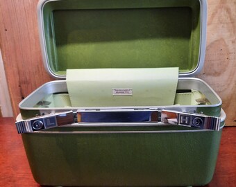 USA 1960’s Samsonite AVOCADO VINTAGE BAG 3 Piece 1960s-70 Avocado Green Silhouette Samsonite Luggage