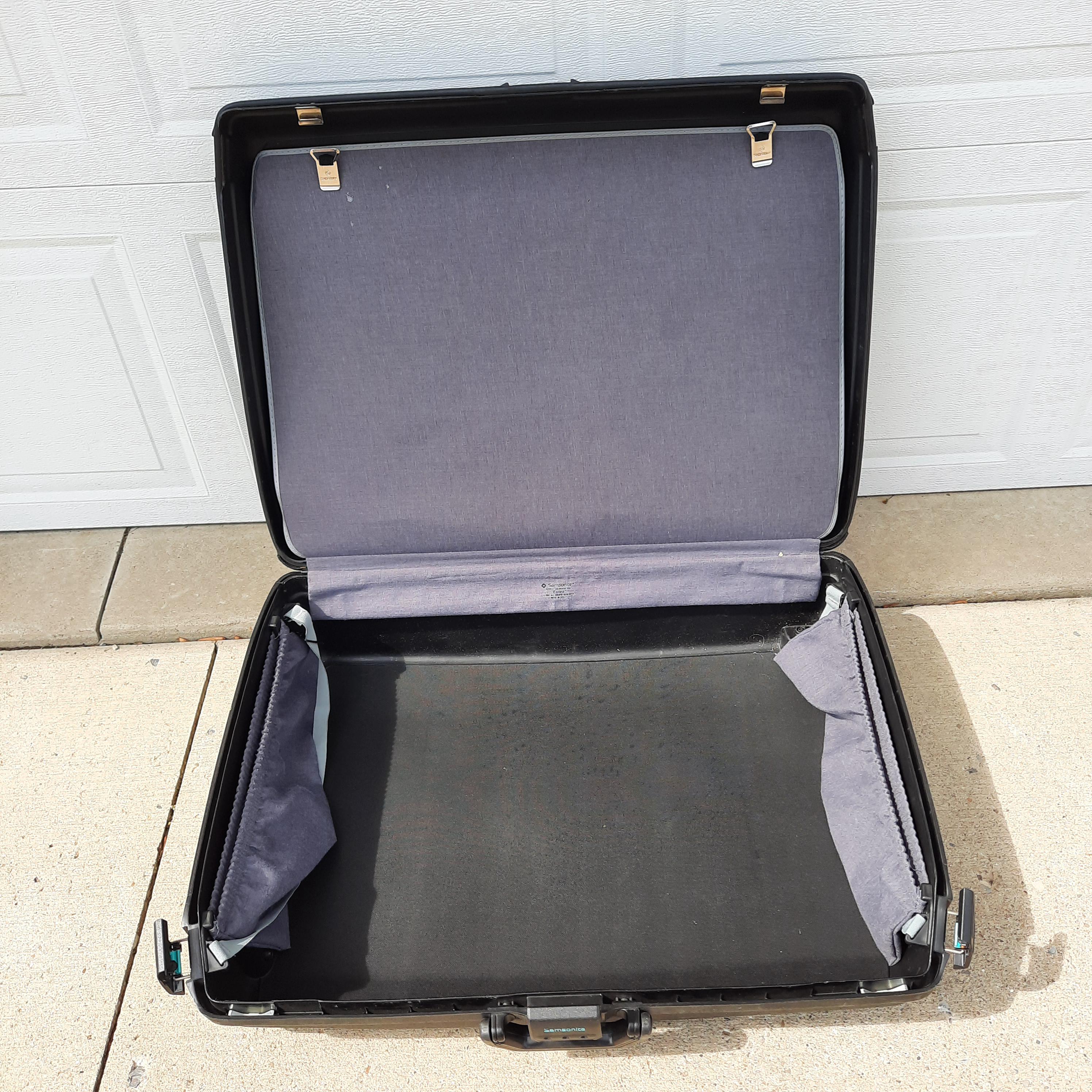 1994 Samsonite Estes Hard Shell Pullalong Suitcase, Black