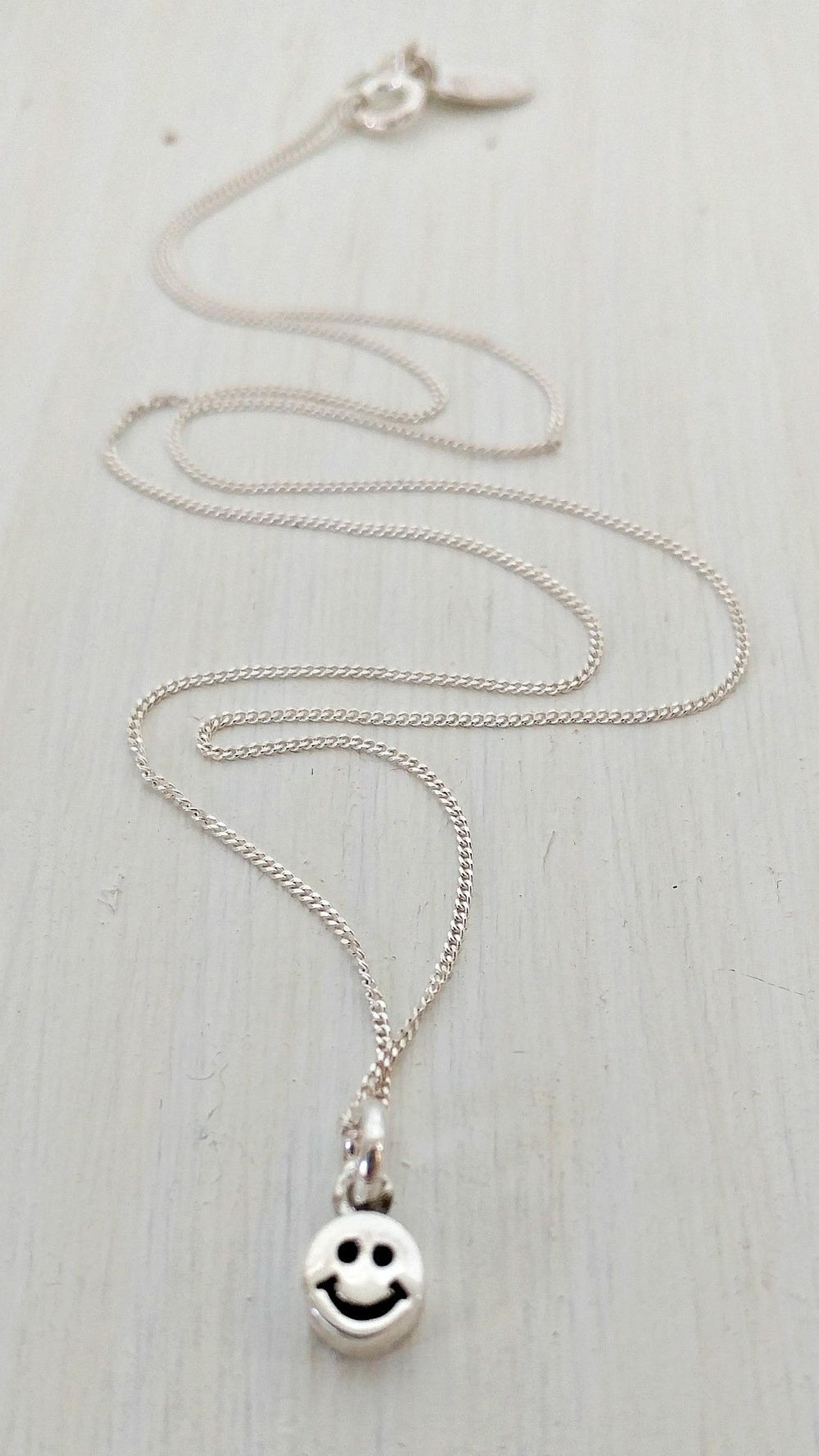 Happy Face Emoji Necklace Sterling Silver Smile Pendant Etsy 日本