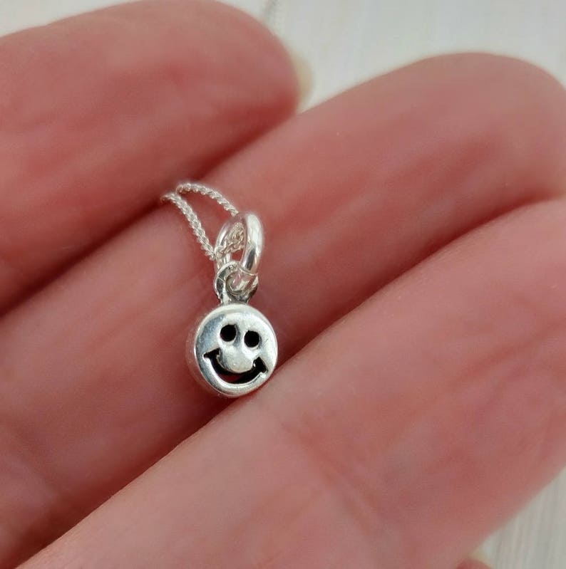 Happy Face Emoji Necklace Sterling Silver Smile Pendant Etsy 日本