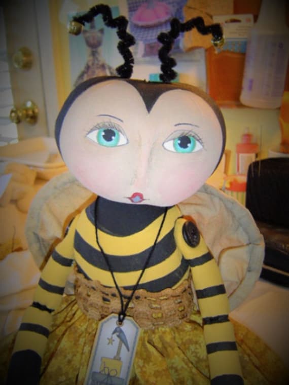 PRIMITIVE PATTERN ~ BUMBLE BEE DOLL AND FLOWER ~ BEE DOLL HOME DECOR #115