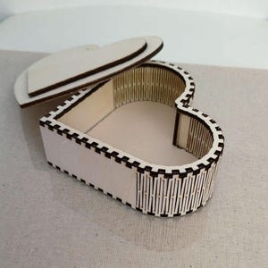 Coffret cadeau coeur en bois | Coffret à bijoux naturel | Boîte en bois faite à la main / boîte artisanale DIY / boîte à bijoux / boîte en bois / cadeau pour amis et anniversaires