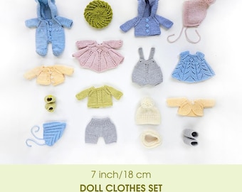 Conjunto de ropa de punto para una muñeca Waldorf de 18 cm (7 pulgadas). Paquete de 16 patrones y tutoriales en PDF para tejer a dos agujas y a ganchillo.