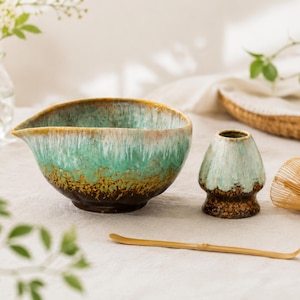 Handgefertigtes Matcha-Set mit grüner Tropfglasur, 450 ml Keramik-Chawan mit Ausguss, Matcha-Schale und Besen-Set, Geschenk für Teeliebhaber