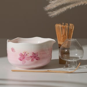 手描きのピンクの桜抹茶碗と注ぎ口付き抹茶キットギフトセット彼女への贈り物