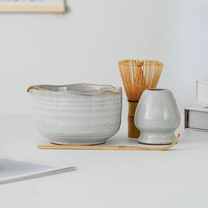 Handgjord rustik matchaskål vintage gråvit keramik chawan wabi sabi matcha teskål japansk stil matchakopp matchaälskare present