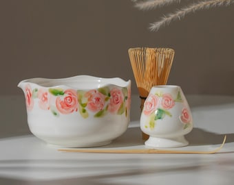 Set di ciotole per matcha con rose dipinte a mano, kit per matcha con fiori, regalo per lei, set per matcha con porta-chasen e tazza, set regalo da 5