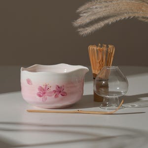 Handgeschilderde roze Sakura Matcha-kom met tuit Matcha-set cadeauset Cadeau voor haar