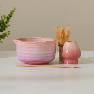 Cuenco de matcha con aroma a lavanda natural y soporte Chasen. Juego de regalo de matcha. Juego de 4 matchas japonesas.