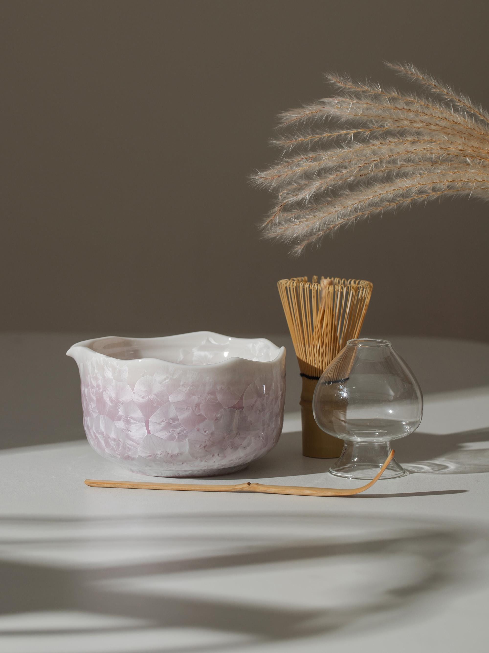 Fleurs violettes naturelles faites à la main avec vitrage Chasen Holdert Matcha Kit Idées cadeaux Ensemble de bols à matcha faits main Ensemble cadeau Matcha