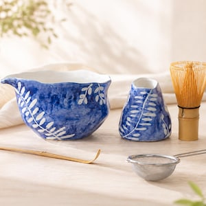 Handmade Blue Matcha Bowl Set 600ml Ceramic Chawan with Spout White Leaf Matcha Tea Set Japanese Tea Ceremony Gift for Matcha Lovers