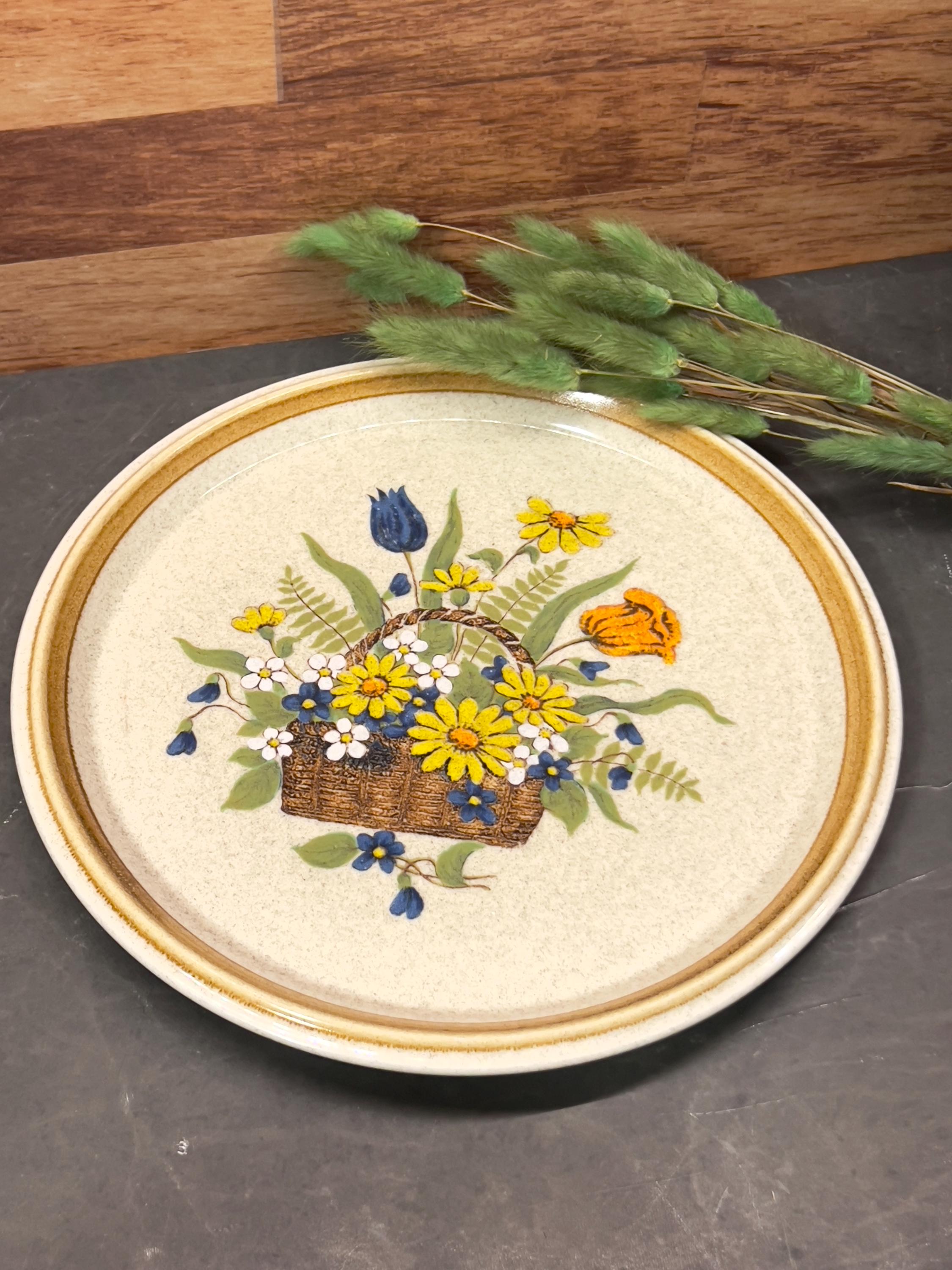 4 Vintage Mikasa Garden Bouquet Stone Manor Dinner Plates, Oven Plates • Garden Bouquet, 1970s Retro Kitchen Farmhouse