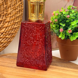 Vintage Textured Red Eden Lamp with Full Gold Cap – French Fragrance Diffuser in Red Relief Glass – Berger Lamp Style