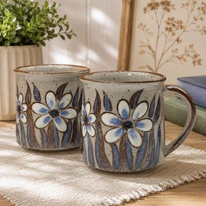 Vintage Floral Stoneware Mugs Set of 2 – Otagiri Style Blue & Brown Flower Coffee Cups – 325ml – 1970s Boho Pottery