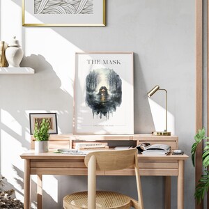 Op de afbeelding: Een ingelijste poster met de titel "THE MASK" en de tekst "CALL UPON THE DEAD" in lichtgrijs. De poster toont een aquarel van een vrouw met een masker in een bosrijke omgeving.