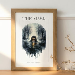 Op de afbeelding: Een ingelijst drukwerk met een aquarel-illustratie van een vrouw met een masker in een donker bos. De tekst "THE MASK" staat bovenaan en "CALL UPON THE DEAD" onderaan.