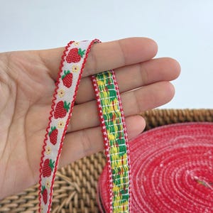 Embroidered Floral Ribbon Trim: Vintage Jacquard Sewing and Crafts B: Strawberry