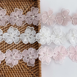 3D floraler Spitzenbesatz mit Perlen, gestickte Blume Applikation Spitze, DIY Hochzeitskleid Besatz weißes Spitzenband zum Nähen, Basteln