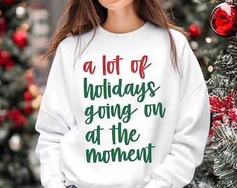 Muitas férias acontecendo no momento Moletom com gola redonda, Swift Holiday, Swift Concert, Camiseta para fãs do Swift Concert, Camiseta com letra da música Swift, TS