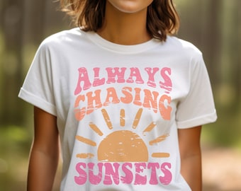 T-shirt sempre a caccia di tramonti, camicia tramonti, camicia estiva, camicia da spiaggia, camicia estiva, camicia da spiaggia, regalo per le vacanze in famiglia, camicie da viaggio per ragazze