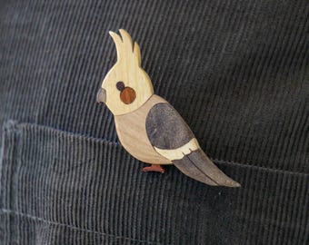 Cockatoo Wooden Brooch - Handmade Parrot Cockatiel Pin for Jackets, Bags & Colorful Decor - Natural wood
